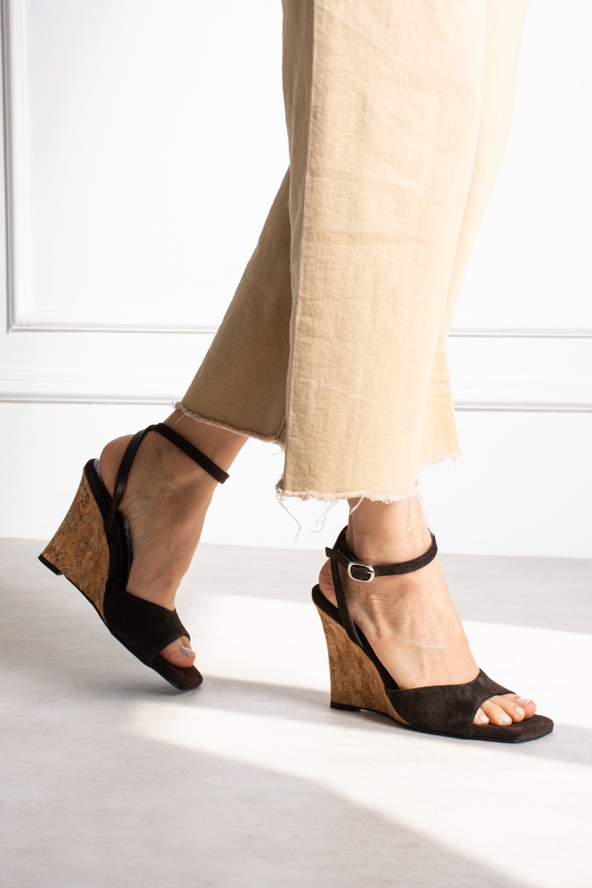 Julia Kahverengi Süet Hakiki Deri Bilekten Bağlı Dolgu Topuklu Ayakkabı