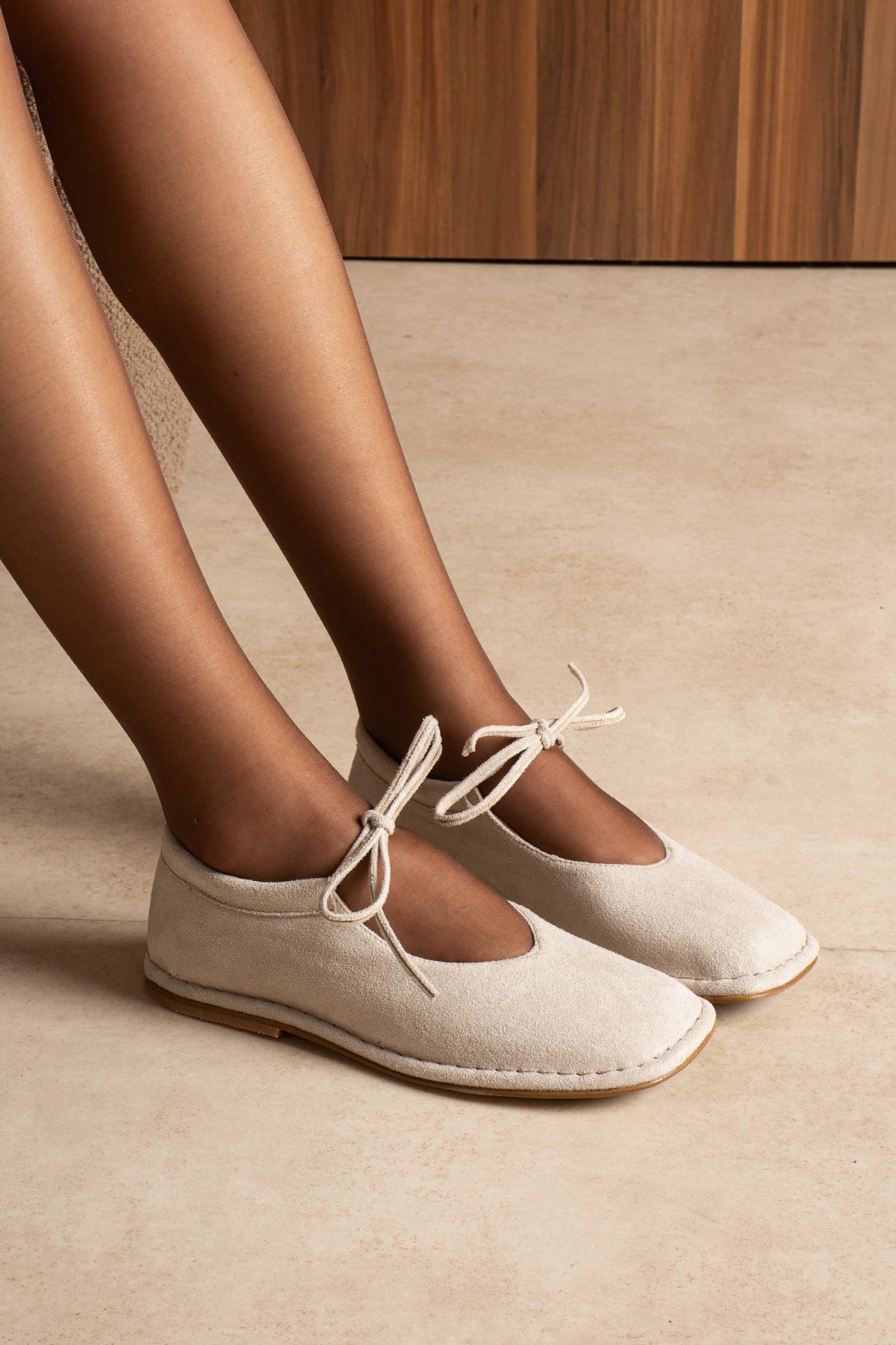 Bella Bağcık Detaylı Bej Süet İçi Hakiki Deri Babet