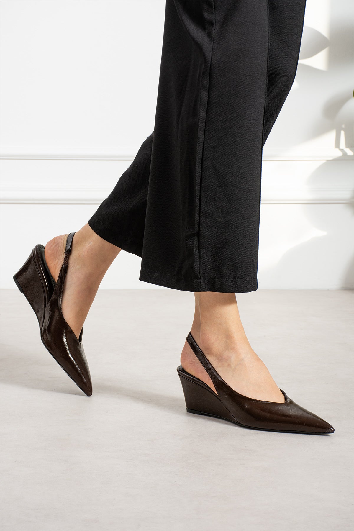 Mary Kahverengi Rustik Arkası Açık Sivri Burun Dolgu Topuklu Ayakkabı