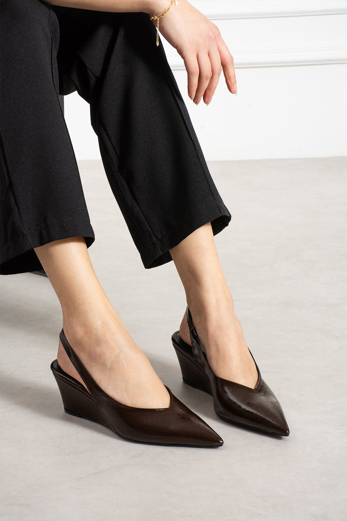 Mary Kahverengi Rustik Arkası Açık Sivri Burun Dolgu Topuklu Ayakkabı