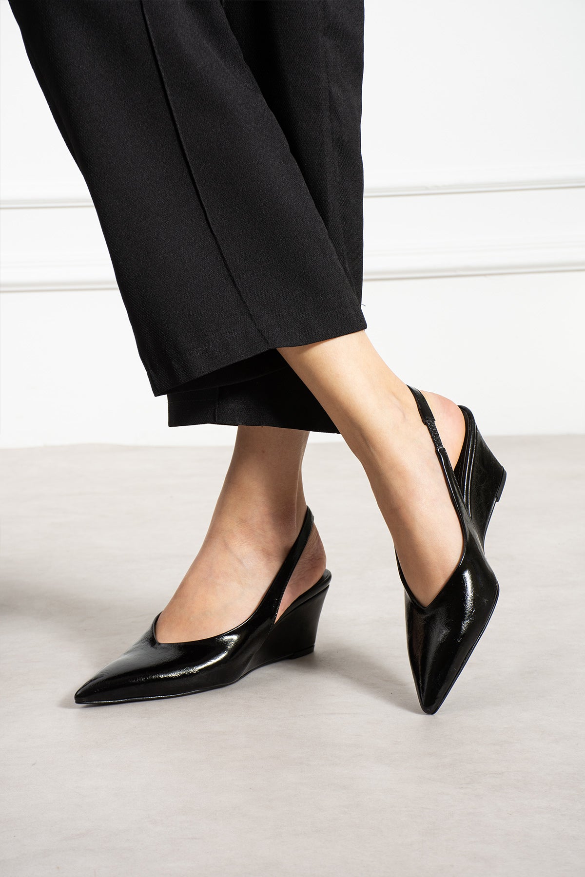 Mary Siyah Rustik Arkası Açık Sivri Burun Dolgu Topuklu Ayakkabı