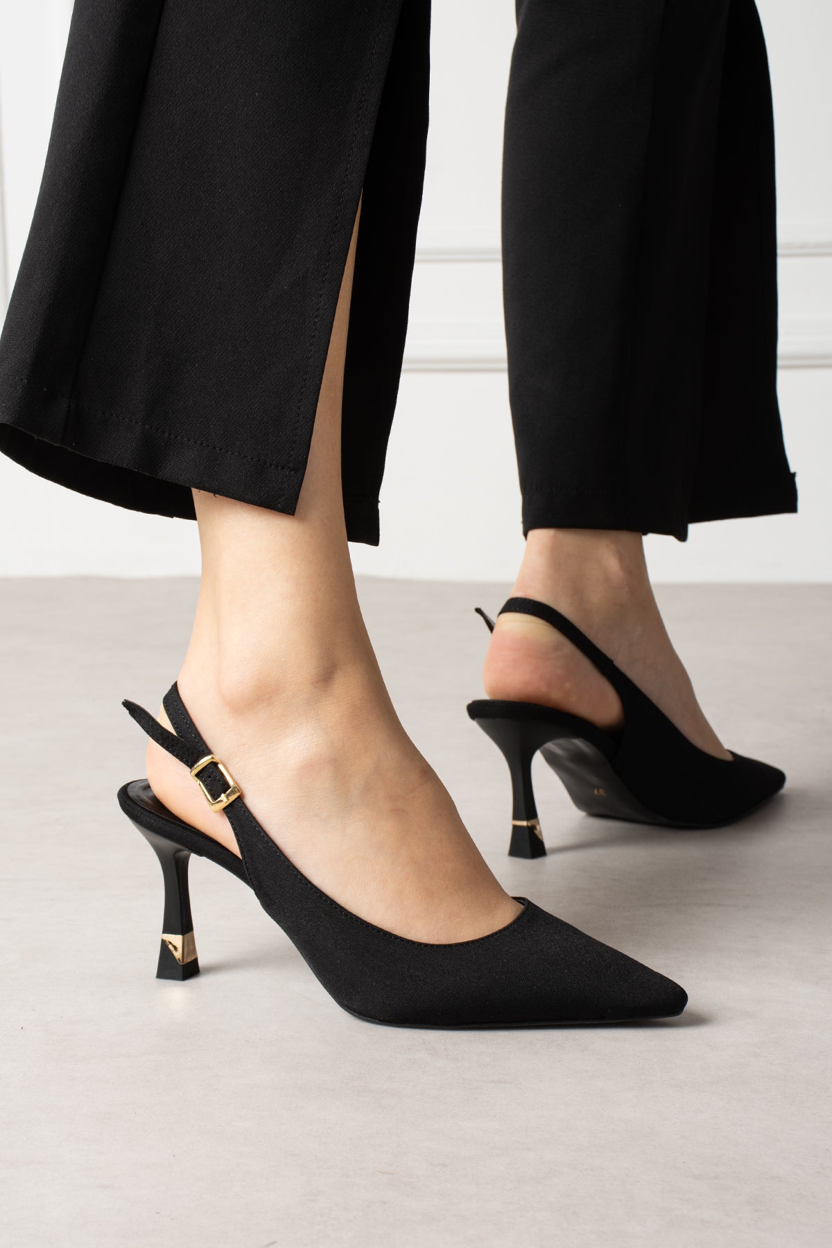 Luna Siyah Arkası Açık İnce Topuklu Ayakkabı