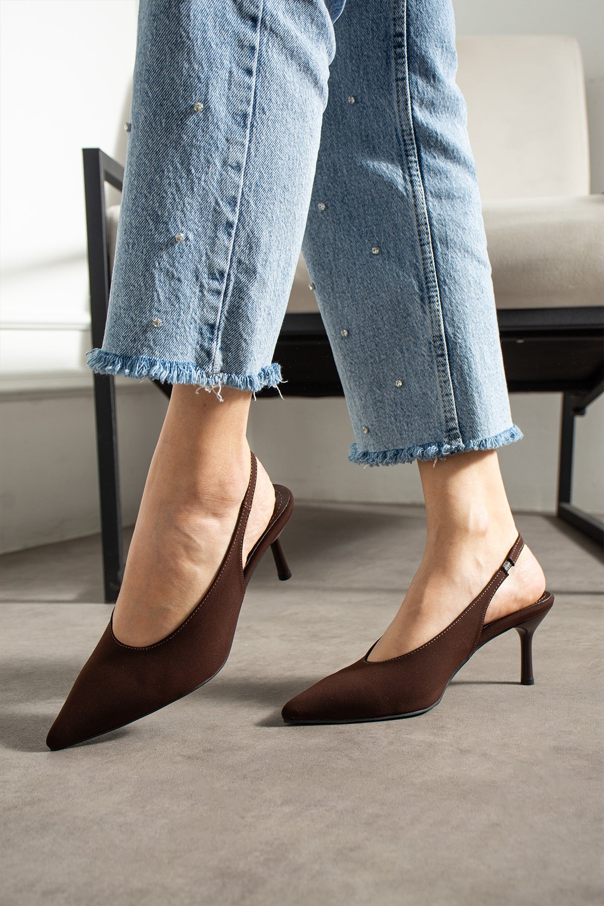 Carmen Kahverengi Sivri Burun Arkası Açık İnce topuklu Ayakkabı