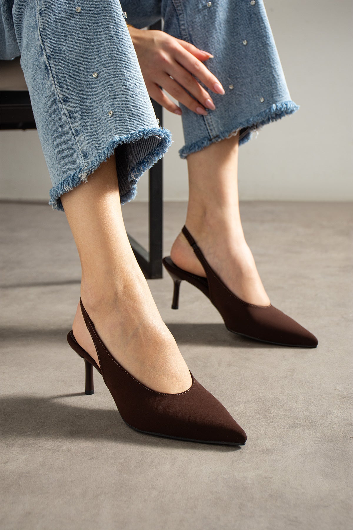 Carmen Kahverengi Sivri Burun Arkası Açık İnce topuklu Ayakkabı